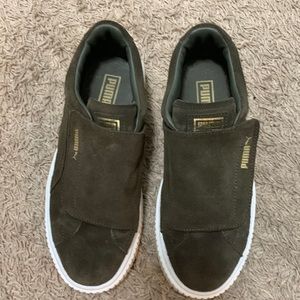 Women’s platform Olive green Puma sneakers size 8